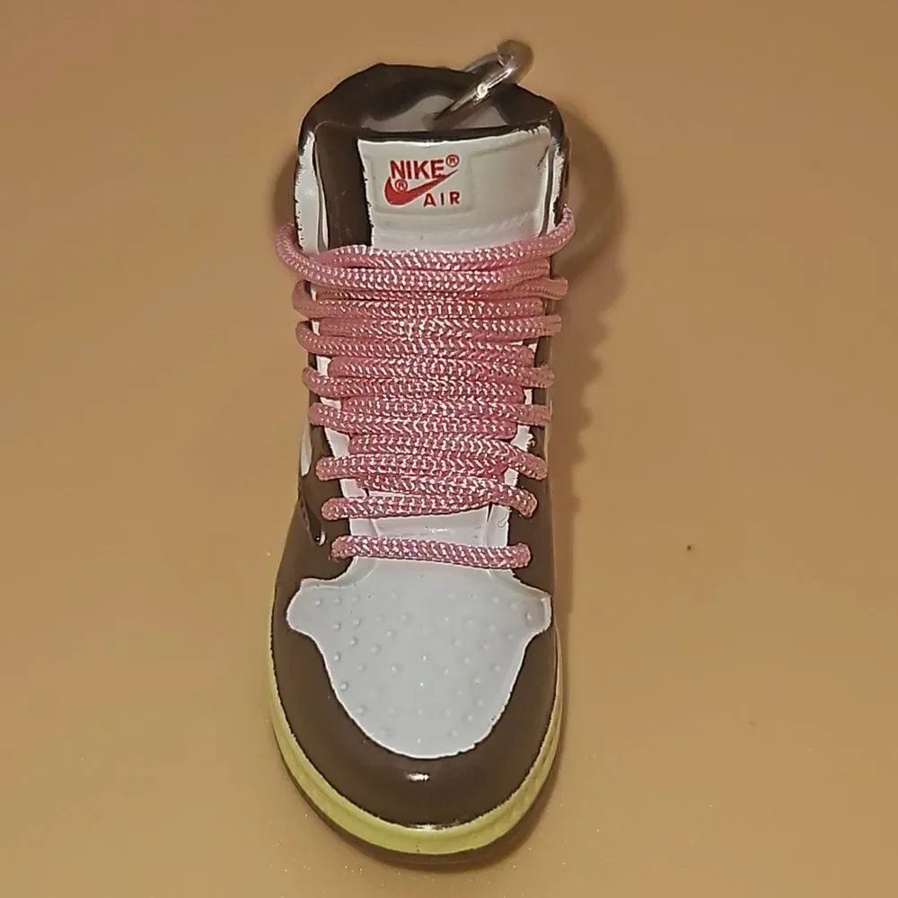 Travis Scott Jordan 1 Keychain - Picture 2 of 4